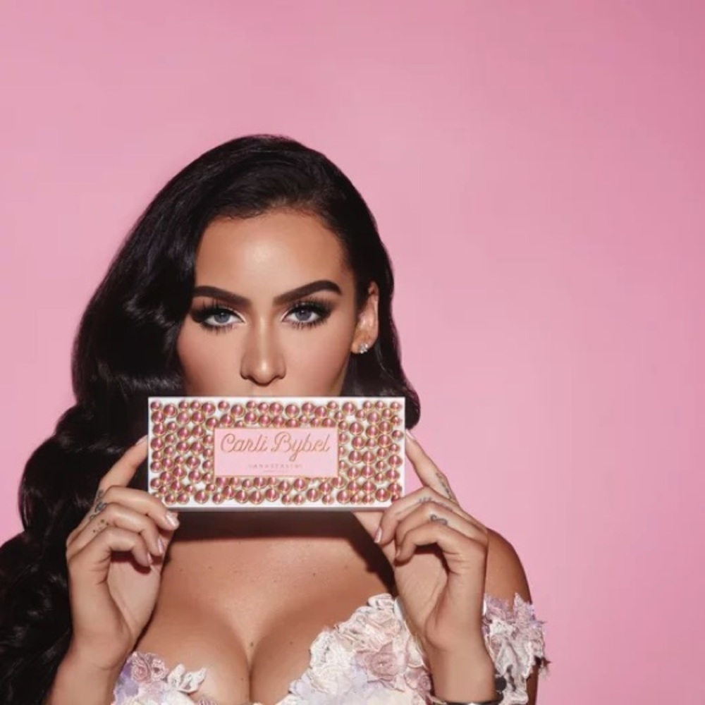 CARLI BYBEL X ANASTASIA BEVERLY HILLS EYESHADOW PALETTE